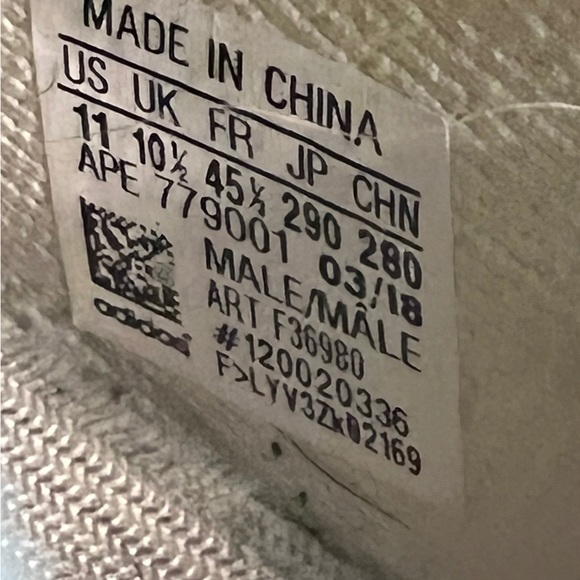 Mens Yeezy Boost Lime/ Yellow size 11 with box fits 11.5 main image 4